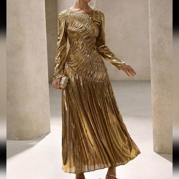 Elegant Party Leather-Coated Metallic Texture Ruched Design Round Neck Dress - Picture 2 of 4